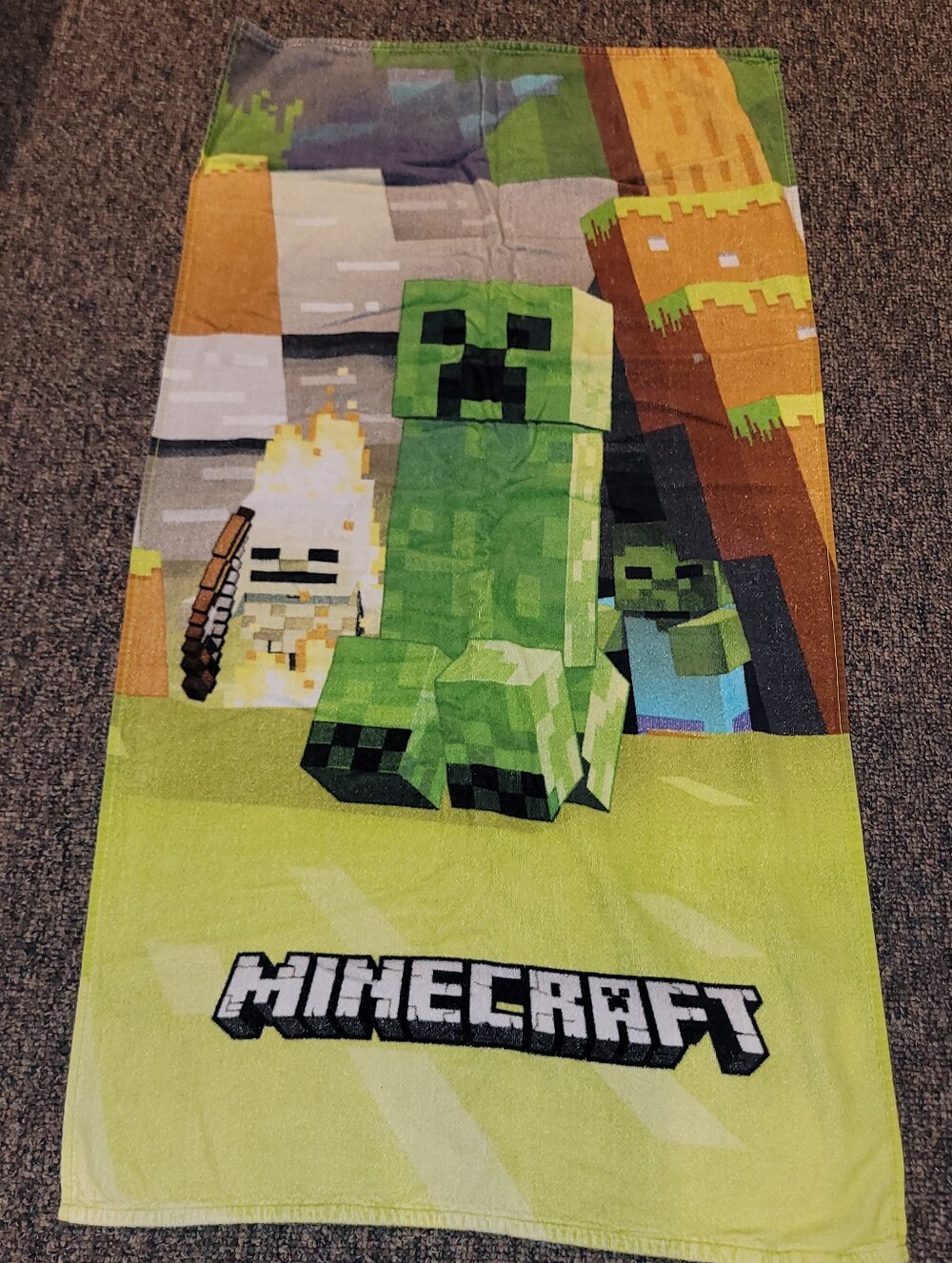 🔥5/$20 Minecraft Creeper Beach Towel - Green Pixel Design
